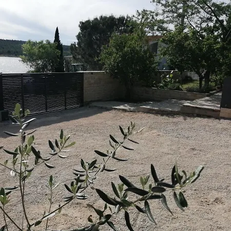 Apartman Jurjevic - Whole House With Yard And Parking Kruševo