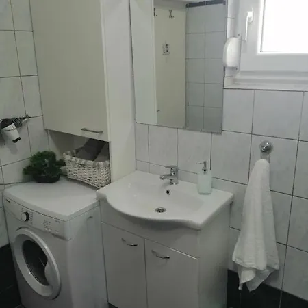 Feriehus Apartman Jurjevic - Whole House With Yard And Parking *
