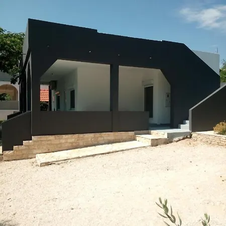 Feriehus Apartman Jurjevic - Whole House With Yard And Parking Kruševo