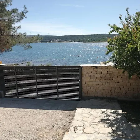 Feriehus Apartman Jurjevic - Whole House With Yard And Parking